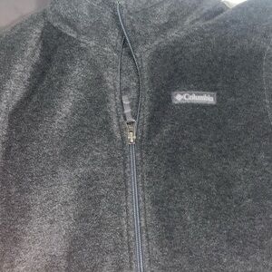 youth L, women’s small columbia sleeveless vest with side pockets